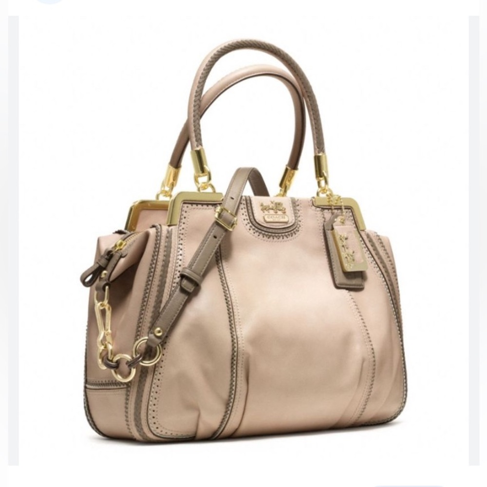 Coach Purse.Like New.Exelent condition.